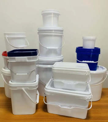Stackbare, klare Eimer aus Kunststoff mit einem Fünf-Gallon-Gehalt