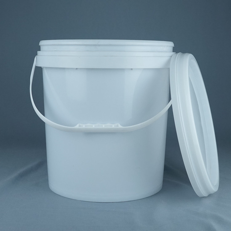 Stackbarer Plastikbehälter für Lebensmittel mit Deckel und Handgriff