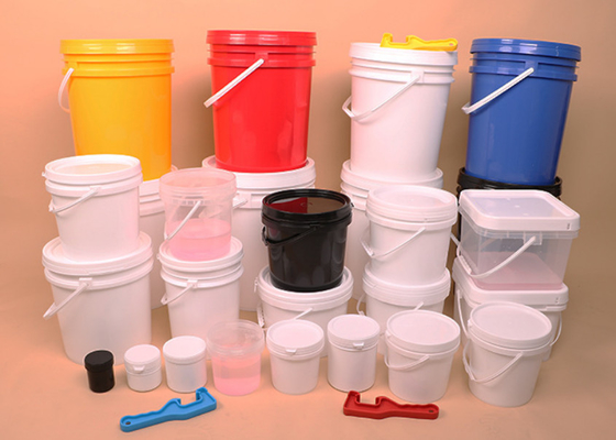 Mit dem verfügbaren Plastik-Lebensmittelbehälter-Geschäft vertrauensvoll umgehen