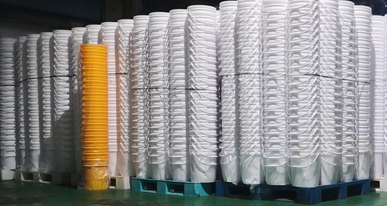 Ein abgerundeter Plastikbehälter - die ultimative Lagerlösung für Ihre Sachen