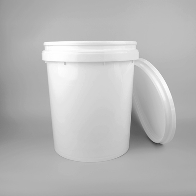 Die weißen Plastikeimer 5 Gallonen-20Liter runden geformtes mit Verschluss auf Deckel