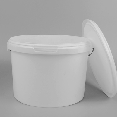 5 Liter-Plastikfarbeimer mit Griff und Deckel