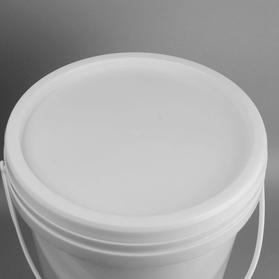 Weißer runder leerer 20 Liter-Plastikfarbeimer für Farbe